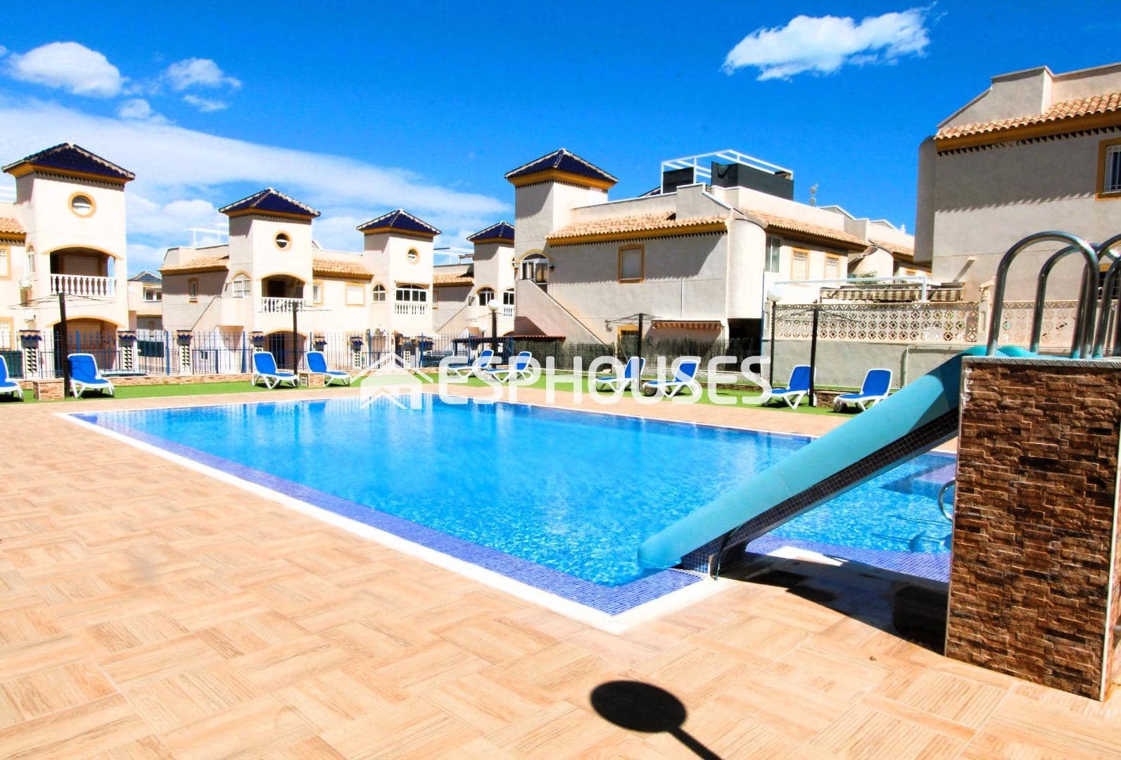 2 quarto Bungalow para venda em Guardamar del Segura com piscina - 155 000 € (Ref: 9735851)