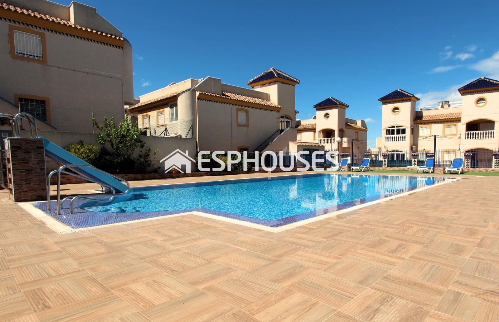 2 quarto Bungalow para venda em Guardamar del Segura com piscina - 155 000 € (Ref: 9735851)