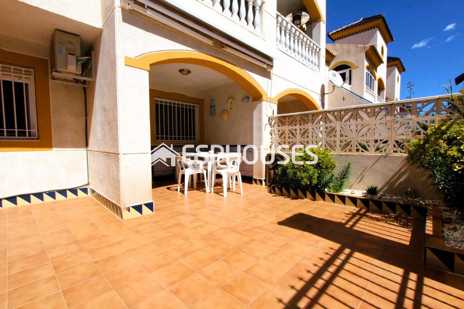 2 quarto Bungalow para venda em Guardamar del Segura com piscina - 155 000 € (Ref: 9735851)