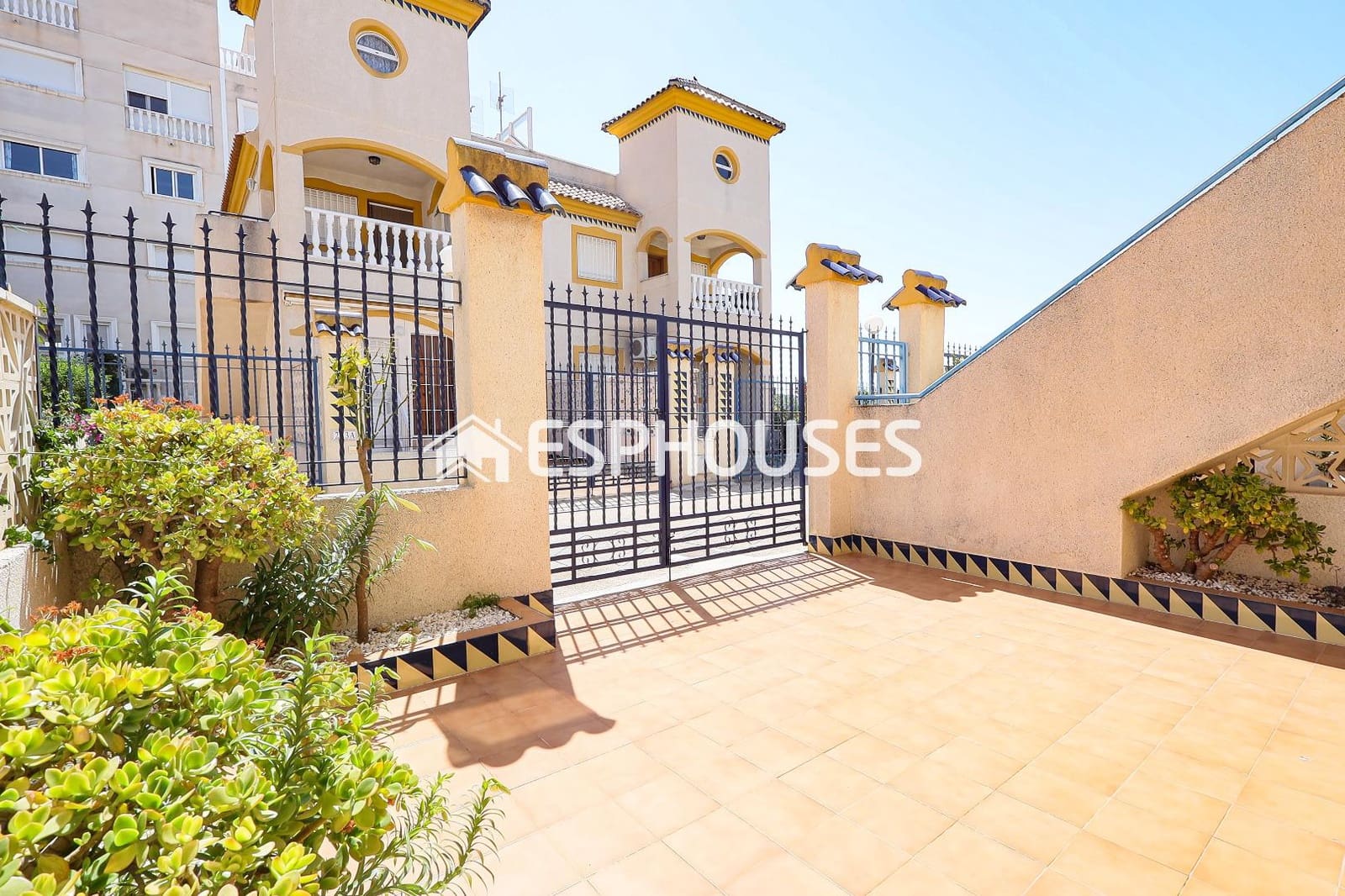 2 quarto Bungalow para venda em Guardamar del Segura com piscina - 155 000 € (Ref: 9735851)