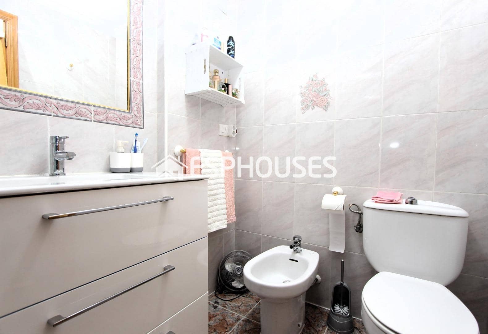 2 bedroom Apartment for sale in Guardamar del Segura with pool - € 149,000 (Ref: 9744197)