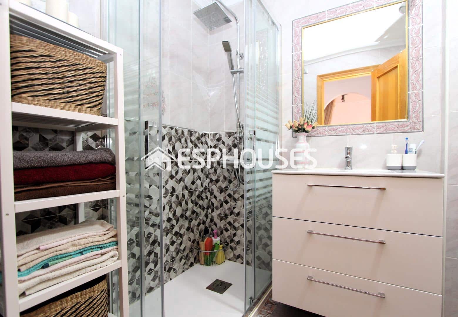 2 bedroom Apartment for sale in Guardamar del Segura with pool - € 149,000 (Ref: 9744197)