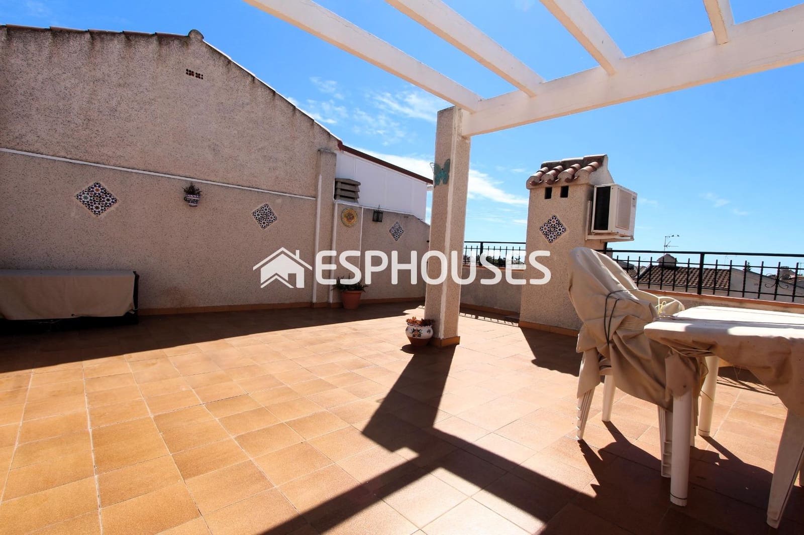 2 bedroom Apartment for sale in Guardamar del Segura with pool - € 149,000 (Ref: 9744197)