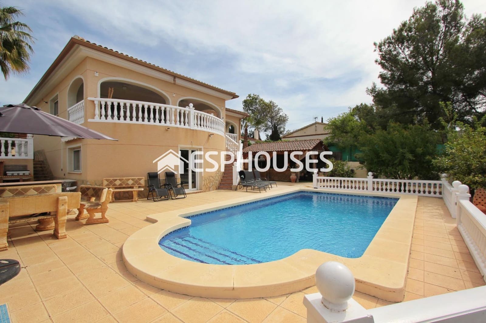 4 soverom Villa til salgs i Busot med svømmebasseng garasje - € 595 000 (Ref: 9756651)