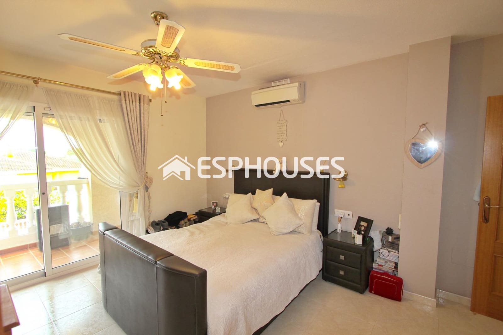 4 soverom Villa til salgs i Busot med svømmebasseng garasje - € 595 000 (Ref: 9756651)