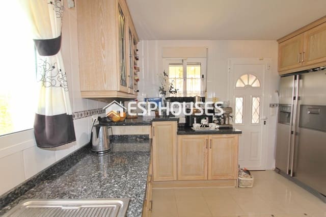 4 makuuhuone Huvila myytävänä paikassa Bonalba, Busot mukana uima-altaan 
autotalli - 595 000 € (Ref: 9756651)