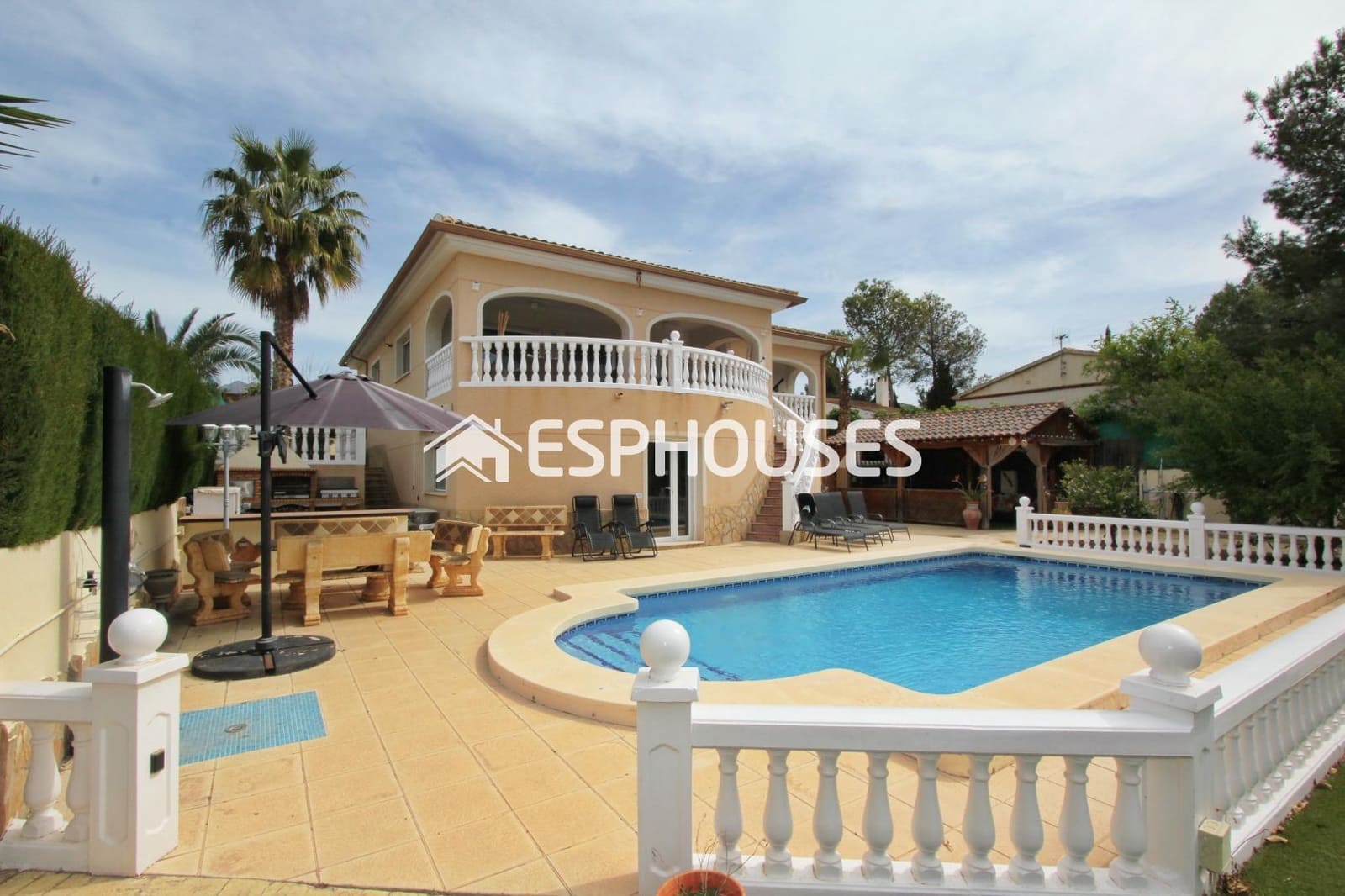 4 soverom Villa til salgs i Busot med svømmebasseng garasje - € 595 000 (Ref: 9756651)