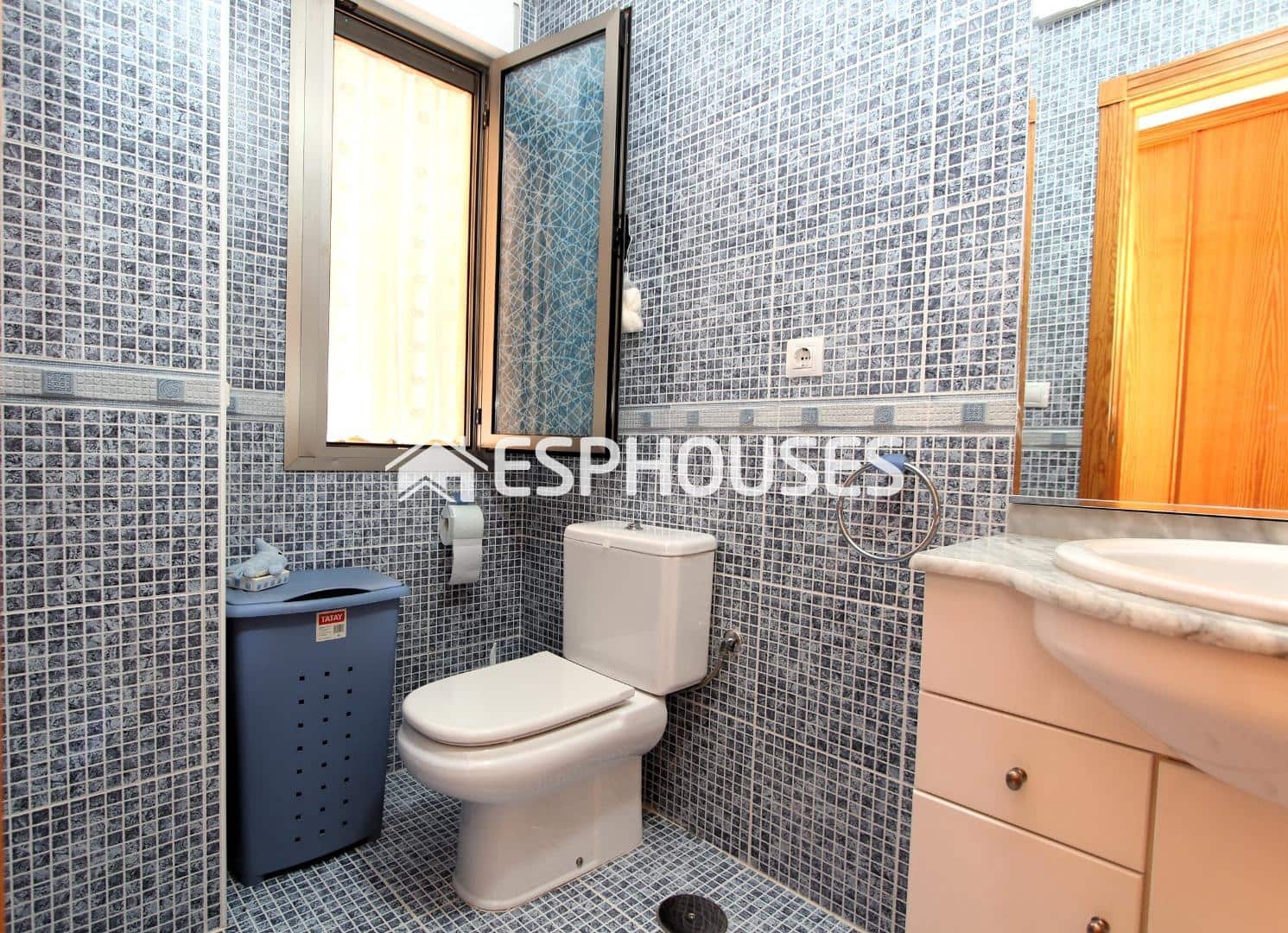 2 chambre Appartement à vendre à Guardamar del Segura avec piscine garage - 199 000 € (Ref: 9756652)