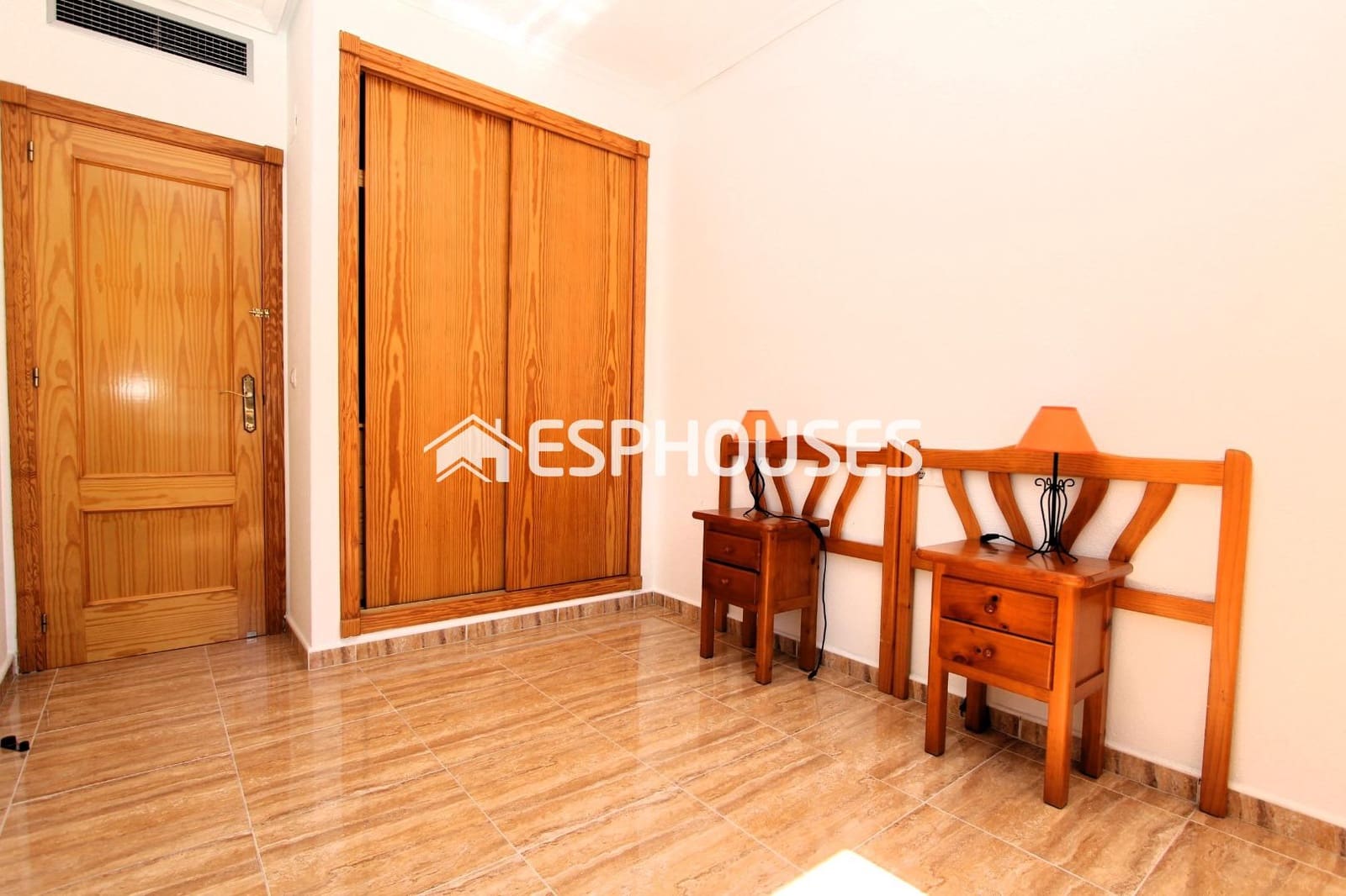 2 chambre Appartement à vendre à Guardamar del Segura avec piscine garage - 199 000 € (Ref: 9756652)