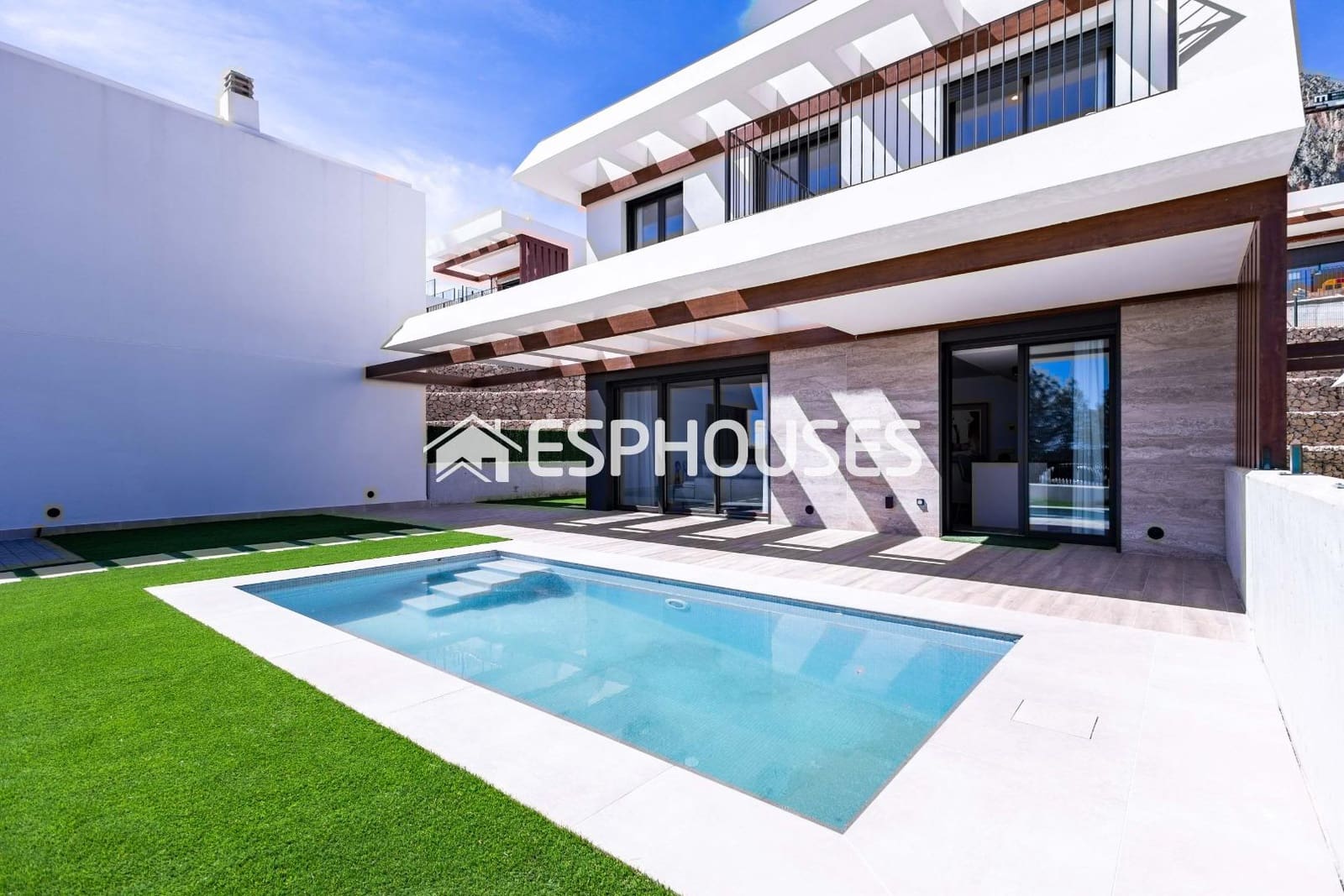 3 bedroom Villa for sale in Polop with pool garage - € 548,700 (Ref: 9773375)