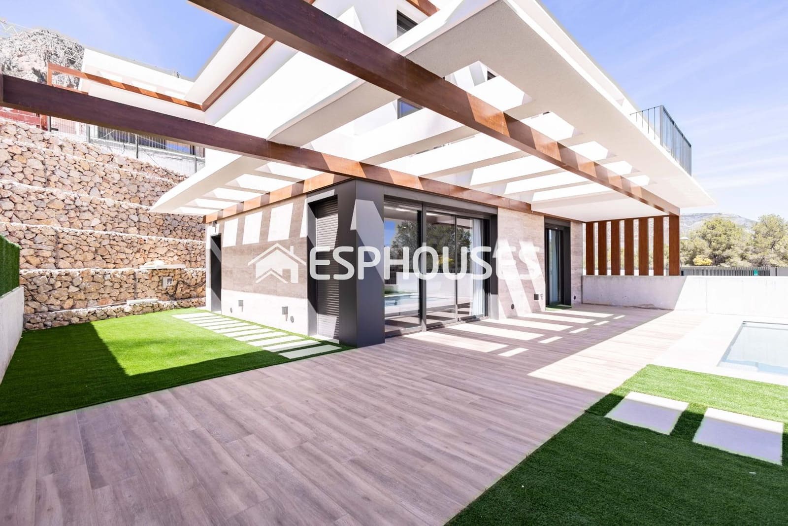 3 bedroom Villa for sale in Polop with pool garage - € 548,700 (Ref: 9773375)