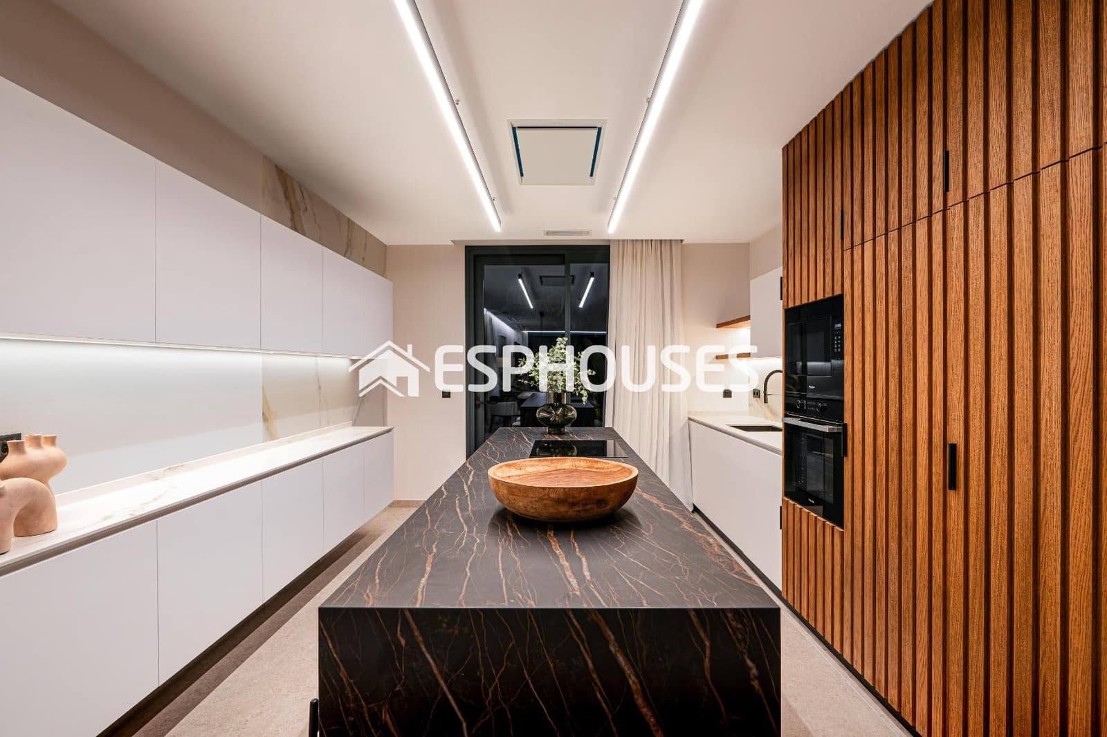 4 quarto Moradia para venda em La Nucia com piscina garagem - 1 190 000 € (Ref: 9773391)