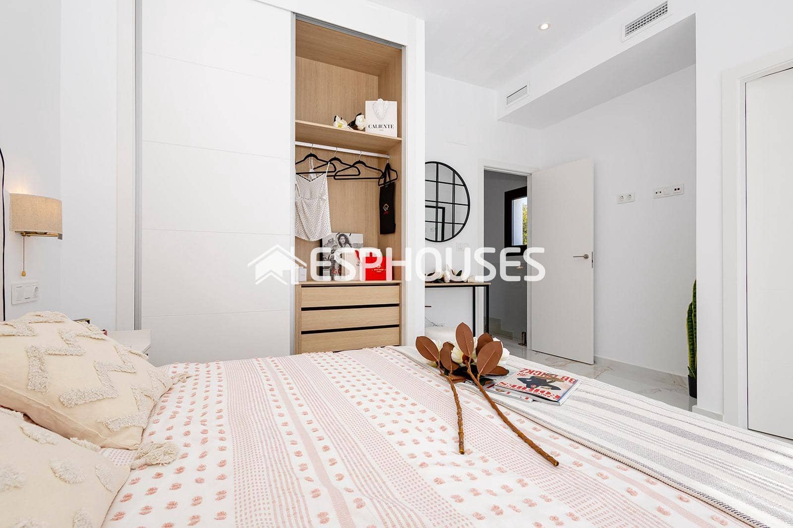 3 bedroom Villa for sale in Polop with pool garage - € 639,000 (Ref: 9783381)