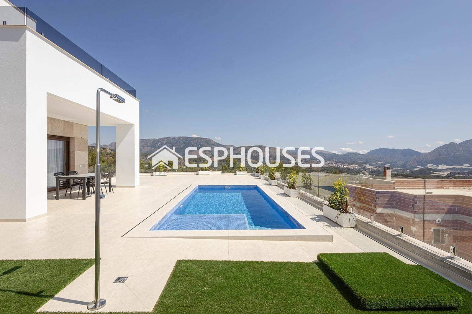 3 bedroom Villa for sale in Polop with pool garage - € 639,000 (Ref: 9783381)