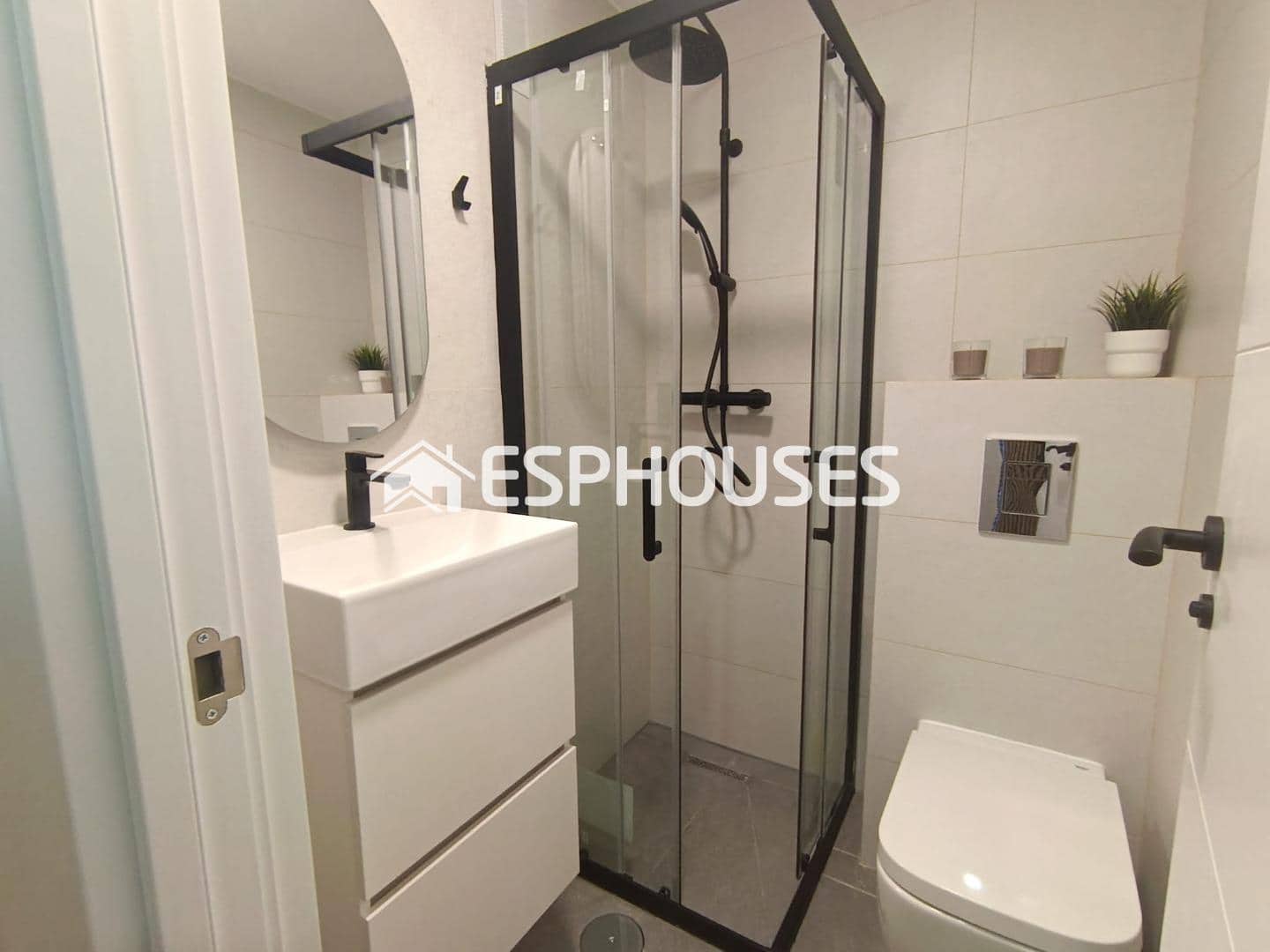 Apartamento de 2 habitaciones en Guardamar del Segura en venta con garaje - 250.000 € (Ref: 9802695)