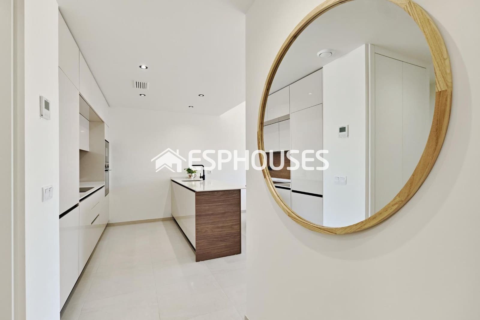 2 makuuhuone Bungalow myytävänä paikassa Torrevieja mukana uima-altaan 
autotalli - 380 000 € (Ref: 9812360)