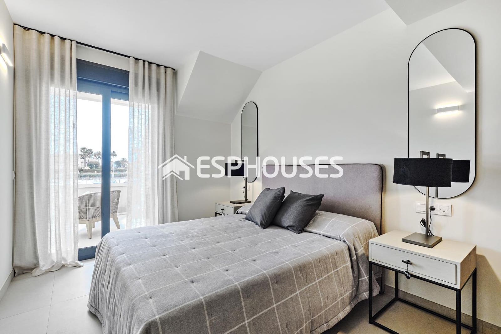2 makuuhuone Bungalow myytävänä paikassa Torrevieja mukana uima-altaan 
autotalli - 380 000 € (Ref: 9812360)