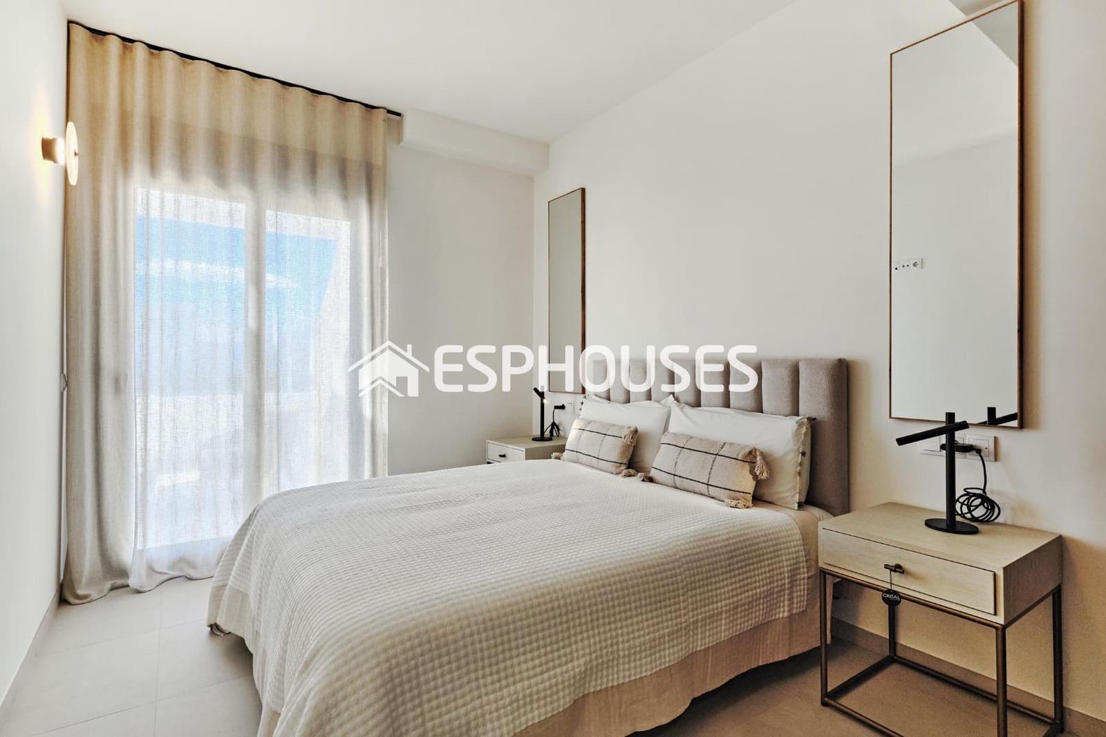 2 makuuhuone Bungalow myytävänä paikassa Torrevieja mukana uima-altaan 
autotalli - 380 000 € (Ref: 9812360)