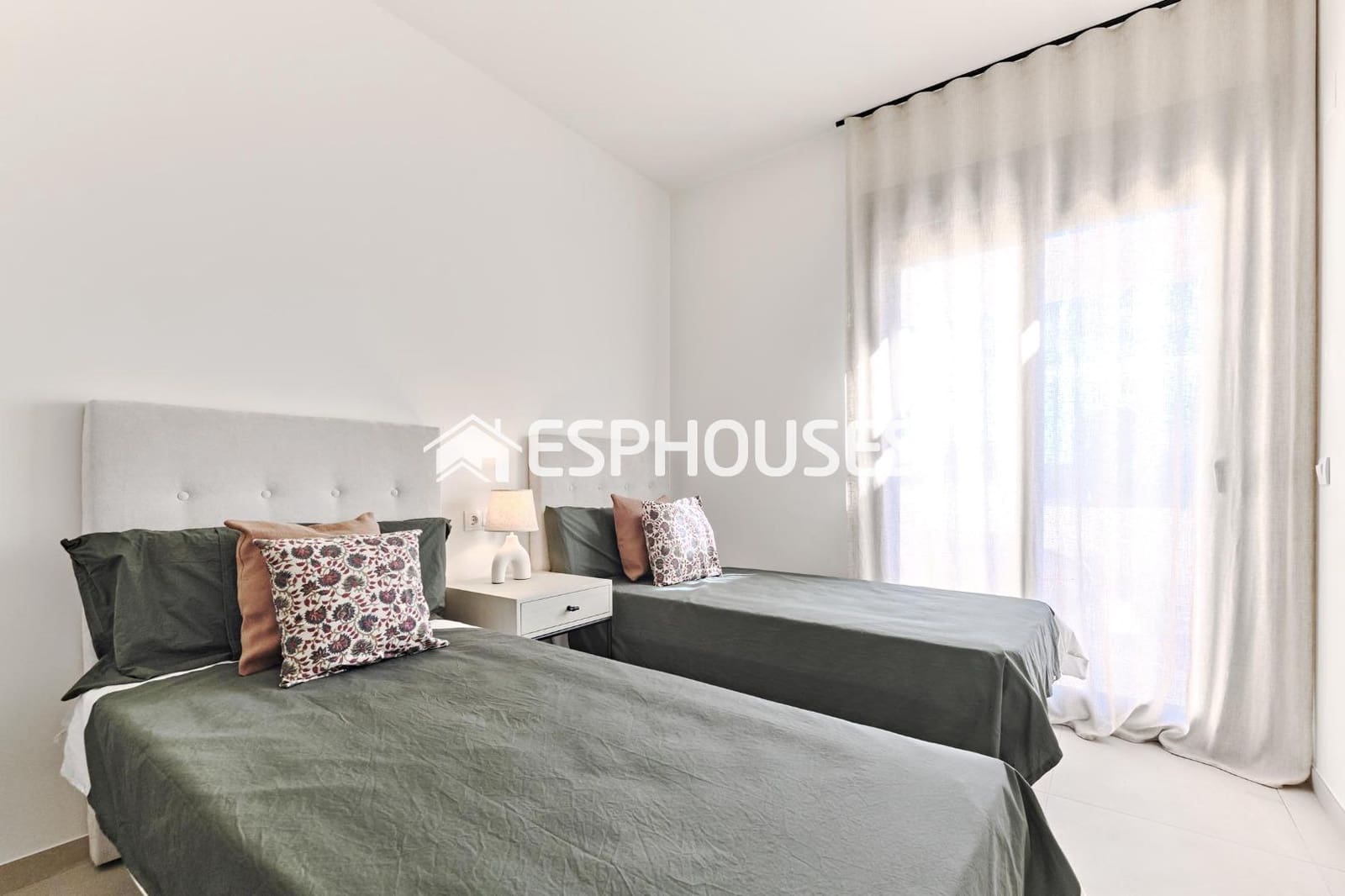2 makuuhuone Bungalow myytävänä paikassa Torrevieja mukana uima-altaan 
autotalli - 380 000 € (Ref: 9812360)