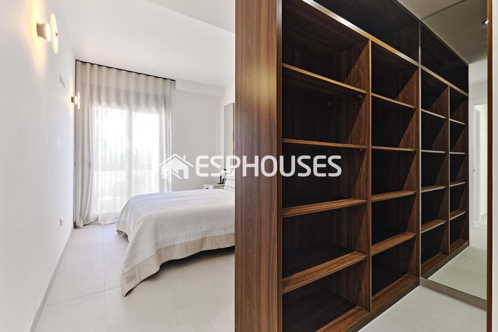 2 makuuhuone Bungalow myytävänä paikassa Torrevieja mukana uima-altaan 
autotalli - 380 000 € (Ref: 9812360)