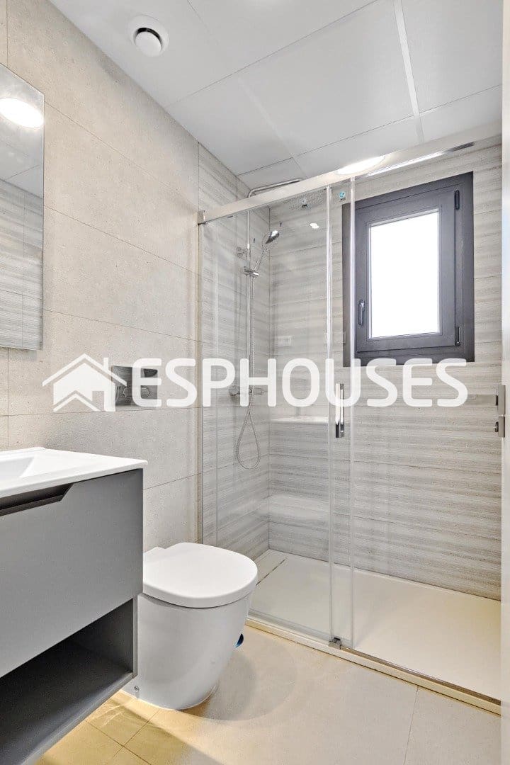 2 soverom Bungalow til salgs i Torrevieja med svømmebasseng garasje - € 380 000 (Ref: 9812360)