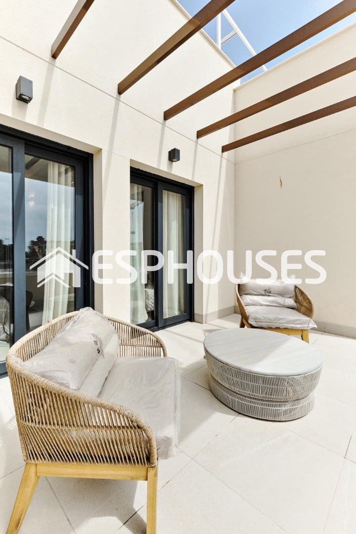 2 soverom Bungalow til salgs i Torrevieja med svømmebasseng garasje - € 380 000 (Ref: 9812360)