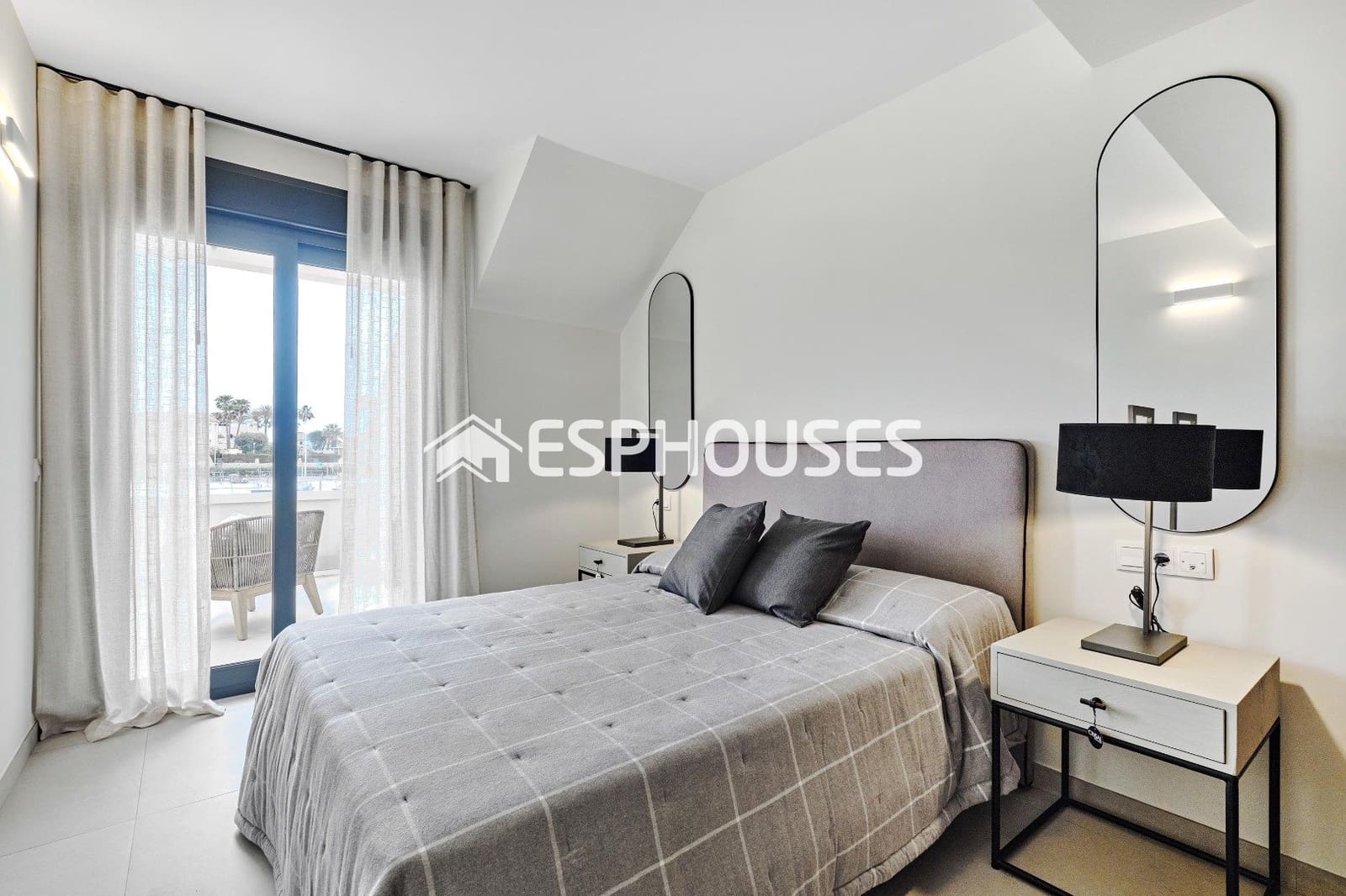 2 soverom Bungalow til salgs i Torrevieja med svømmebasseng garasje - € 380 000 (Ref: 9812360)