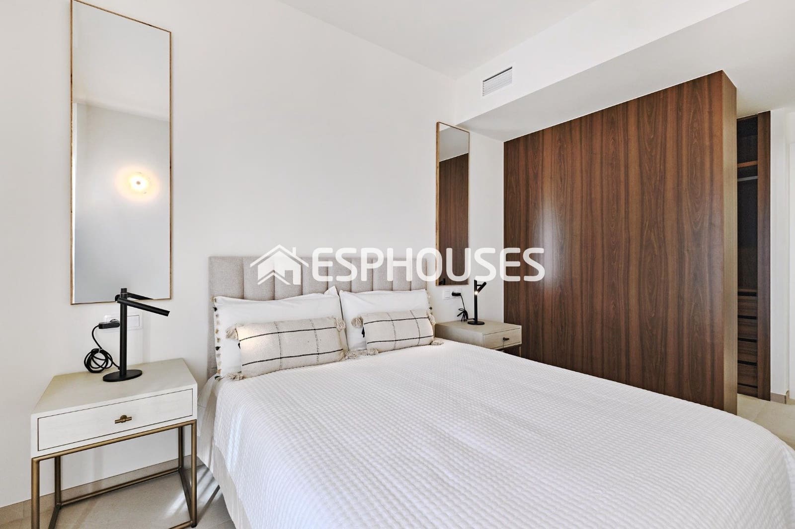 2 soverom Bungalow til salgs i Torrevieja med svømmebasseng garasje - € 380 000 (Ref: 9812360)