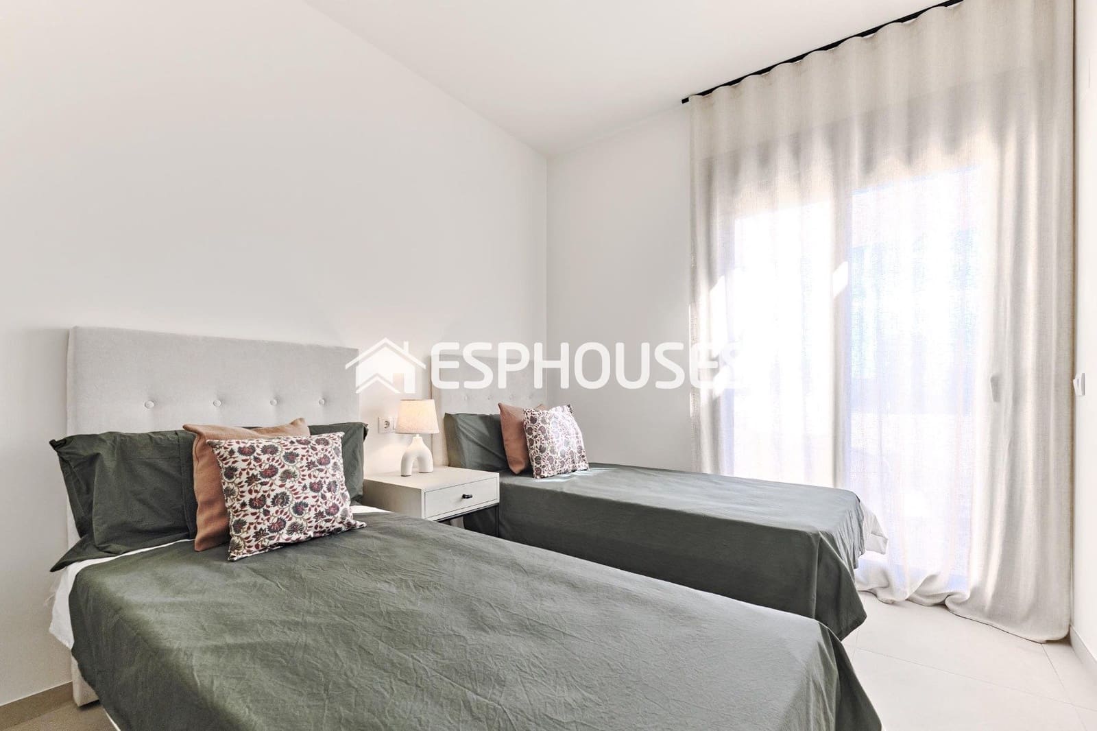 2 soverom Bungalow til salgs i Torrevieja med svømmebasseng garasje - € 380 000 (Ref: 9812360)
