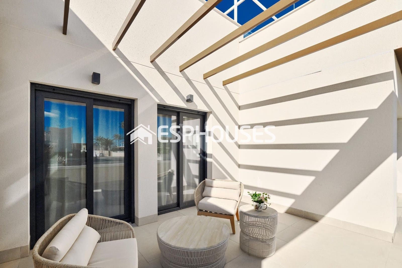 2 soverom Bungalow til salgs i Torrevieja med svømmebasseng garasje - € 380 000 (Ref: 9812360)