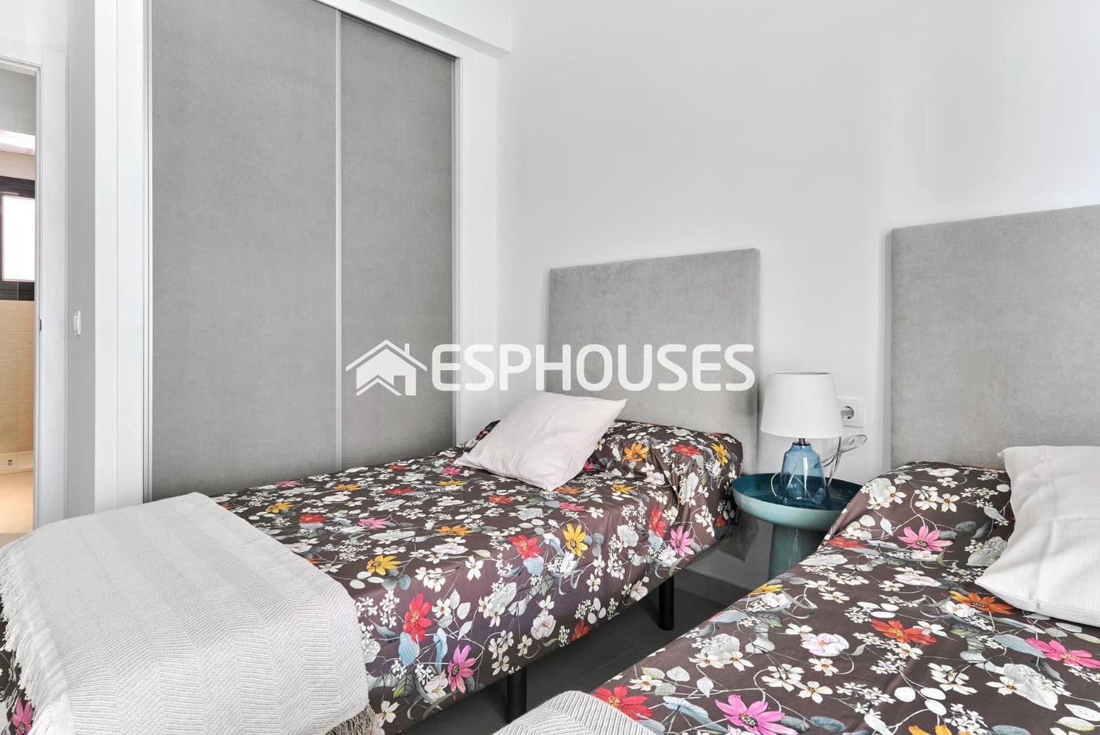 2 makuuhuone Bungalow myytävänä paikassa Torrevieja mukana uima-altaan 
autotalli - 380 000 € (Ref: 9812367)
