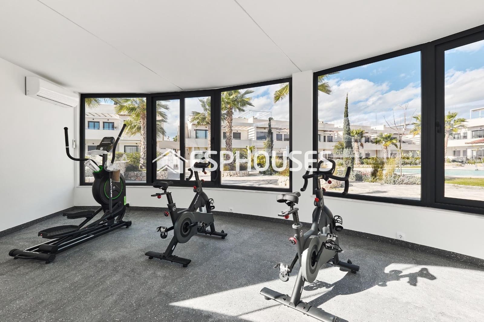 2 makuuhuone Bungalow myytävänä paikassa Torrevieja mukana uima-altaan 
autotalli - 380 000 € (Ref: 9812367)