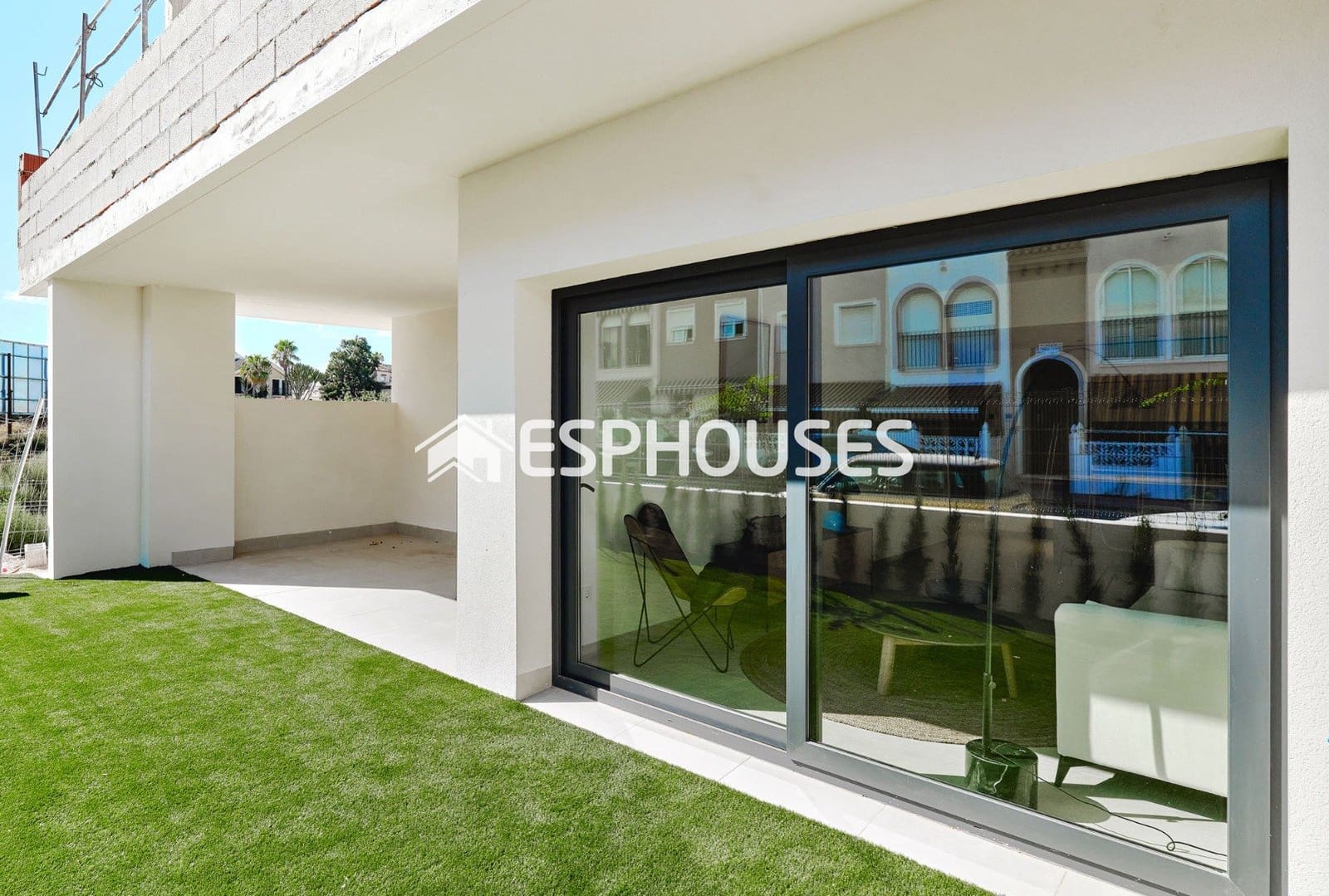 2 soverom Bungalow til salgs i Torrevieja med svømmebasseng garasje - € 380 000 (Ref: 9812367)