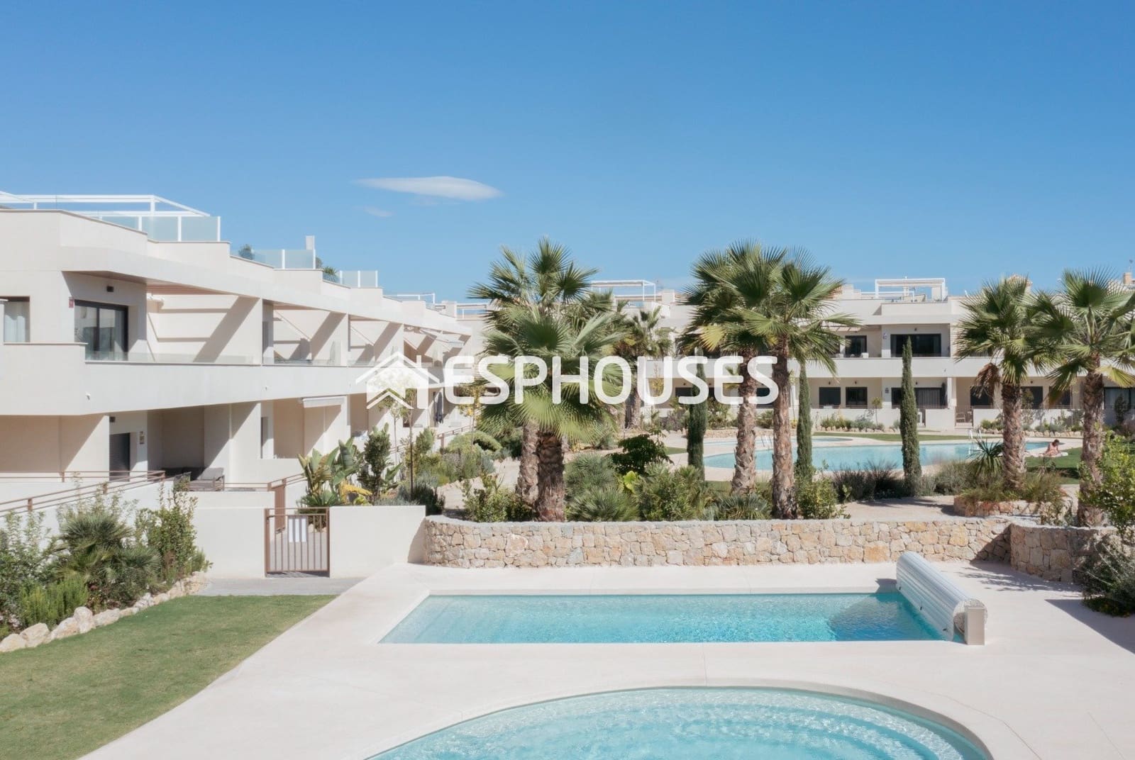 2 soverom Bungalow til salgs i Torrevieja med svømmebasseng garasje - € 380 000 (Ref: 9812367)
