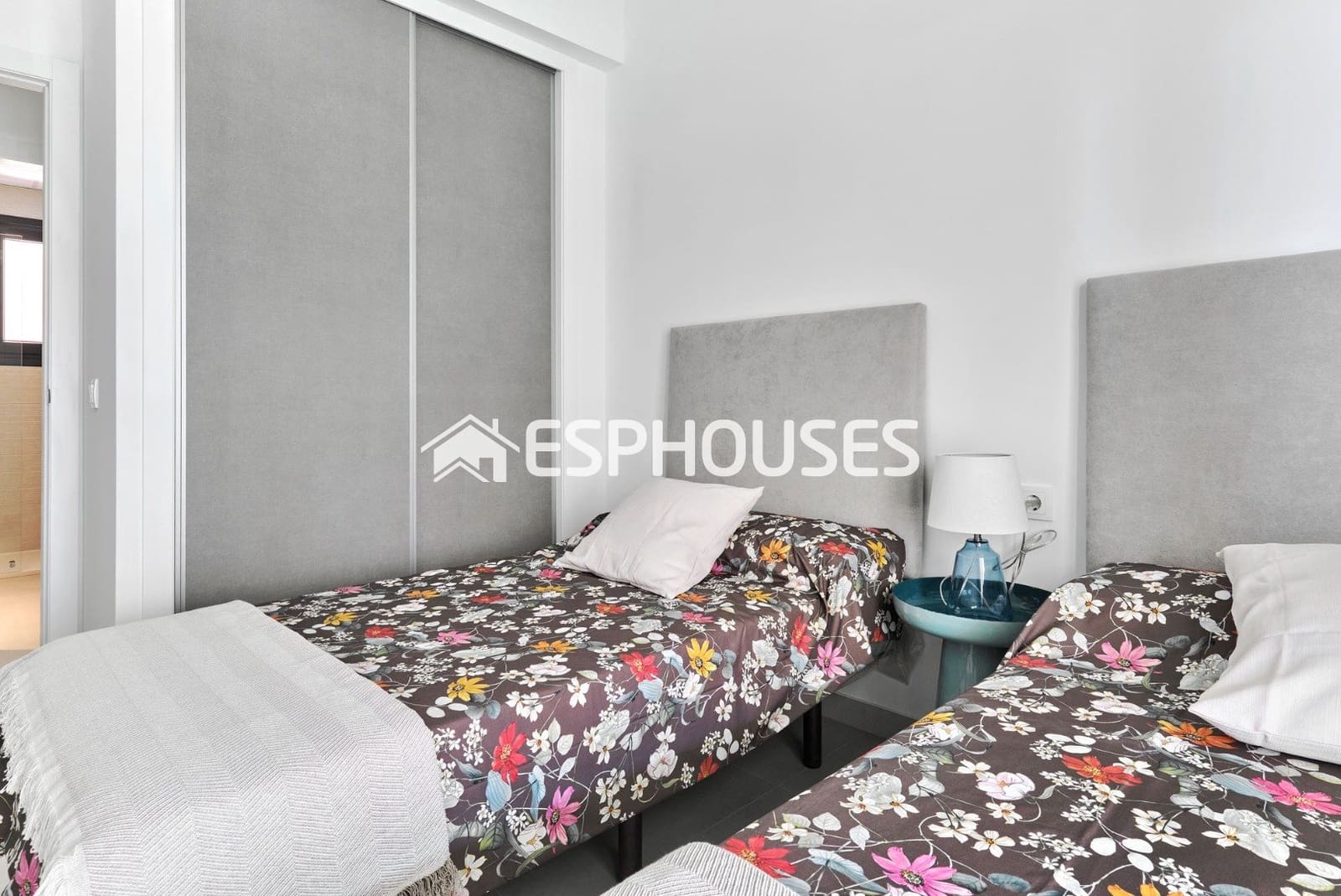 2 soverom Bungalow til salgs i Torrevieja med svømmebasseng garasje - € 380 000 (Ref: 9812367)