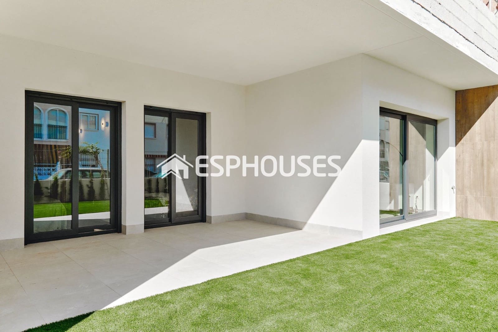 2 soverom Bungalow til salgs i Torrevieja med svømmebasseng garasje - € 380 000 (Ref: 9812367)