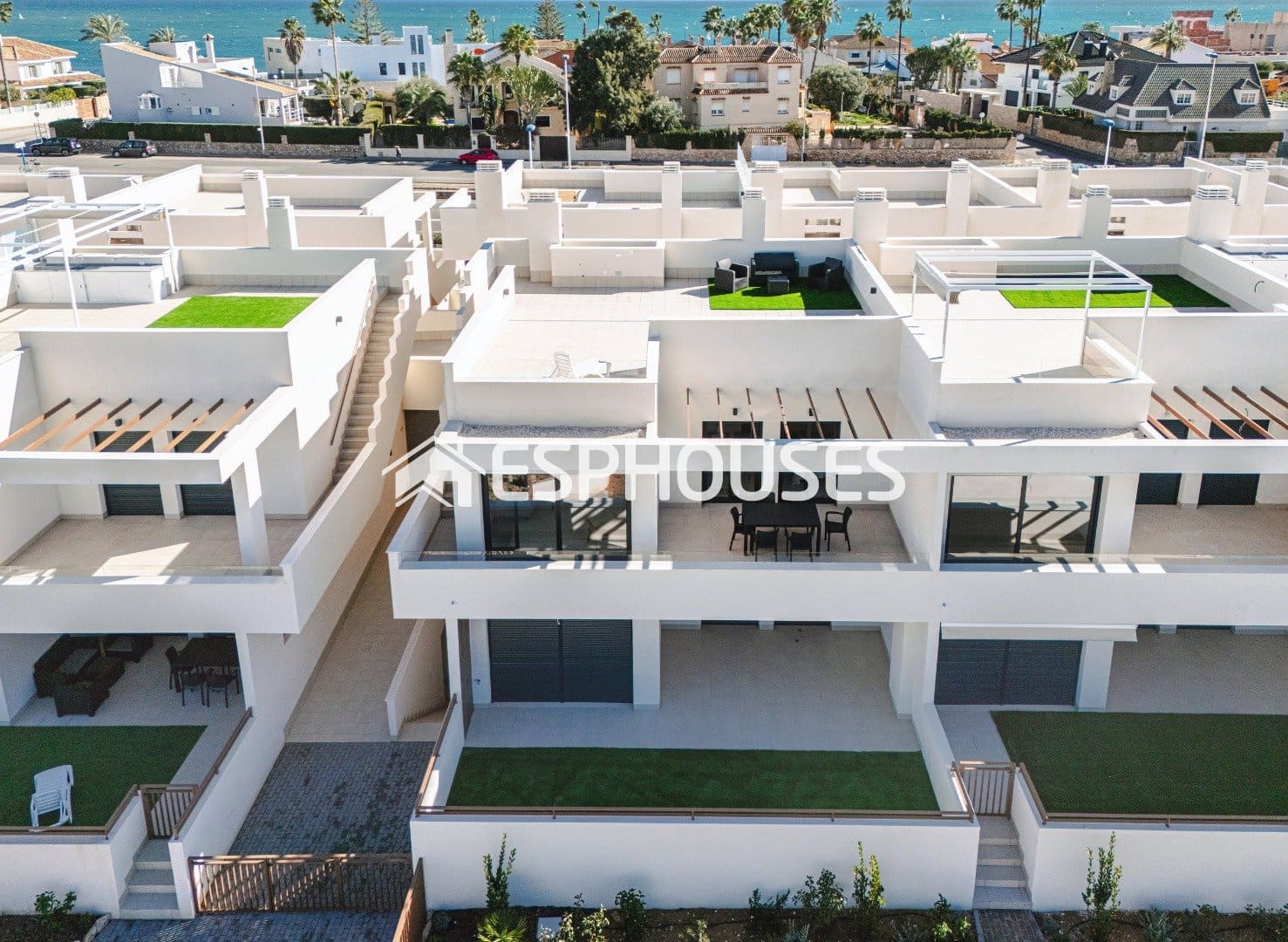 2 soverom Bungalow til salgs i Torrevieja med svømmebasseng garasje - € 380 000 (Ref: 9812367)