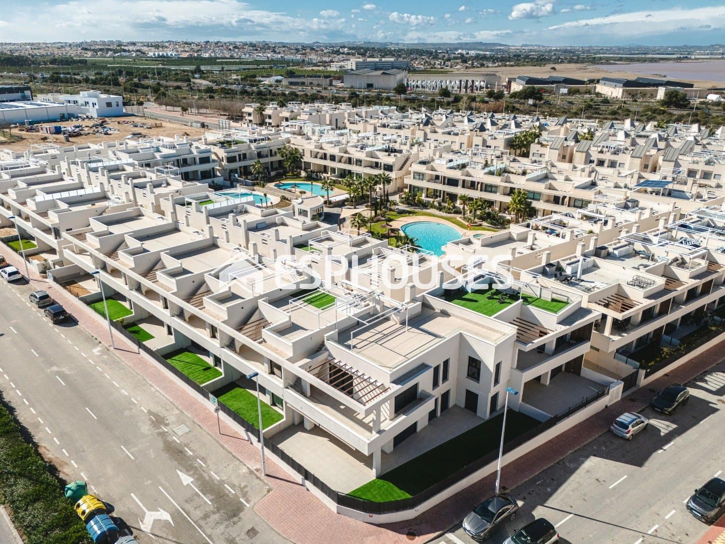 2 soverom Bungalow til salgs i Torrevieja med svømmebasseng garasje - € 380 000 (Ref: 9812367)