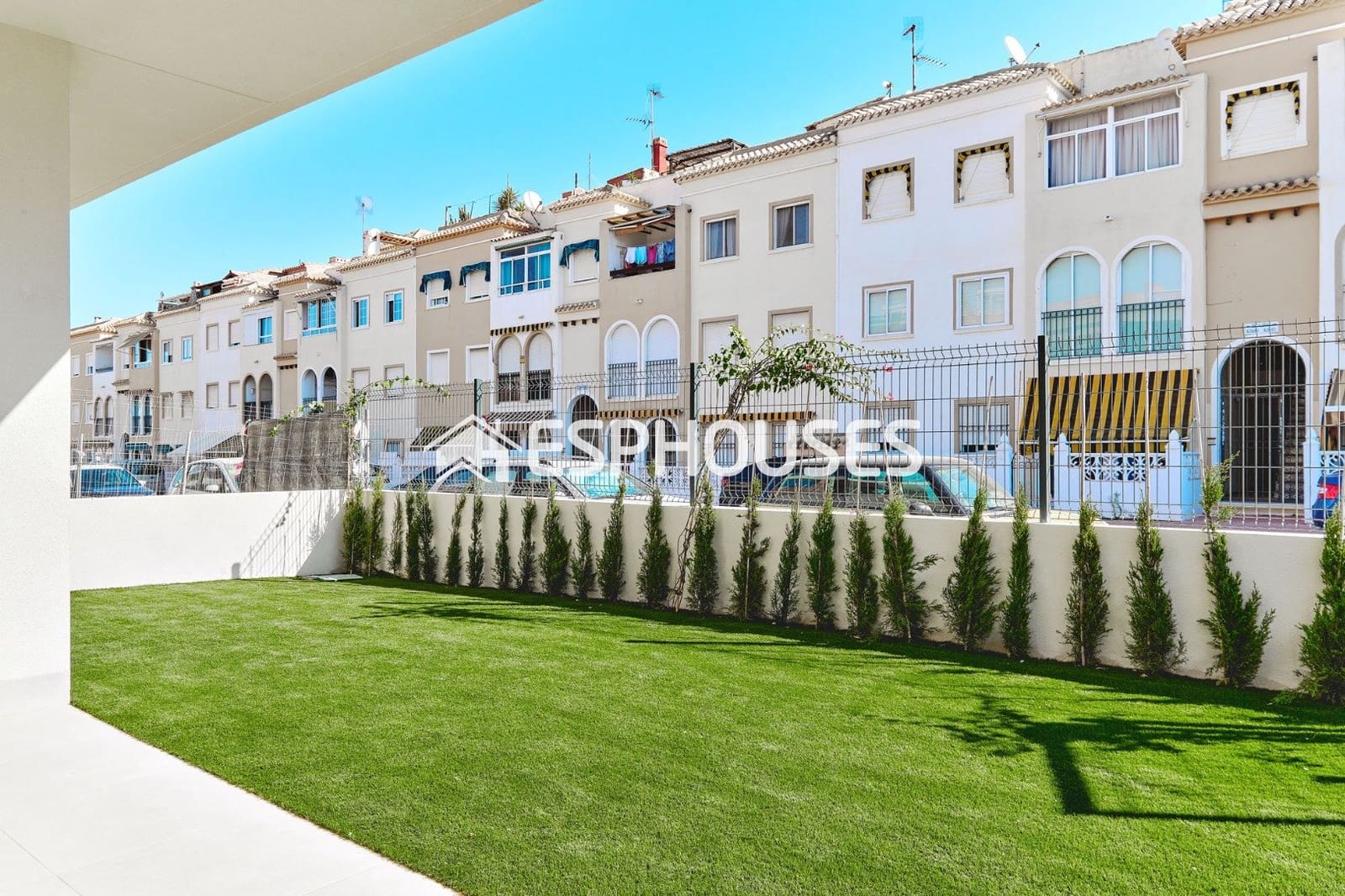2 soverom Bungalow til salgs i Torrevieja med svømmebasseng garasje - € 380 000 (Ref: 9812367)