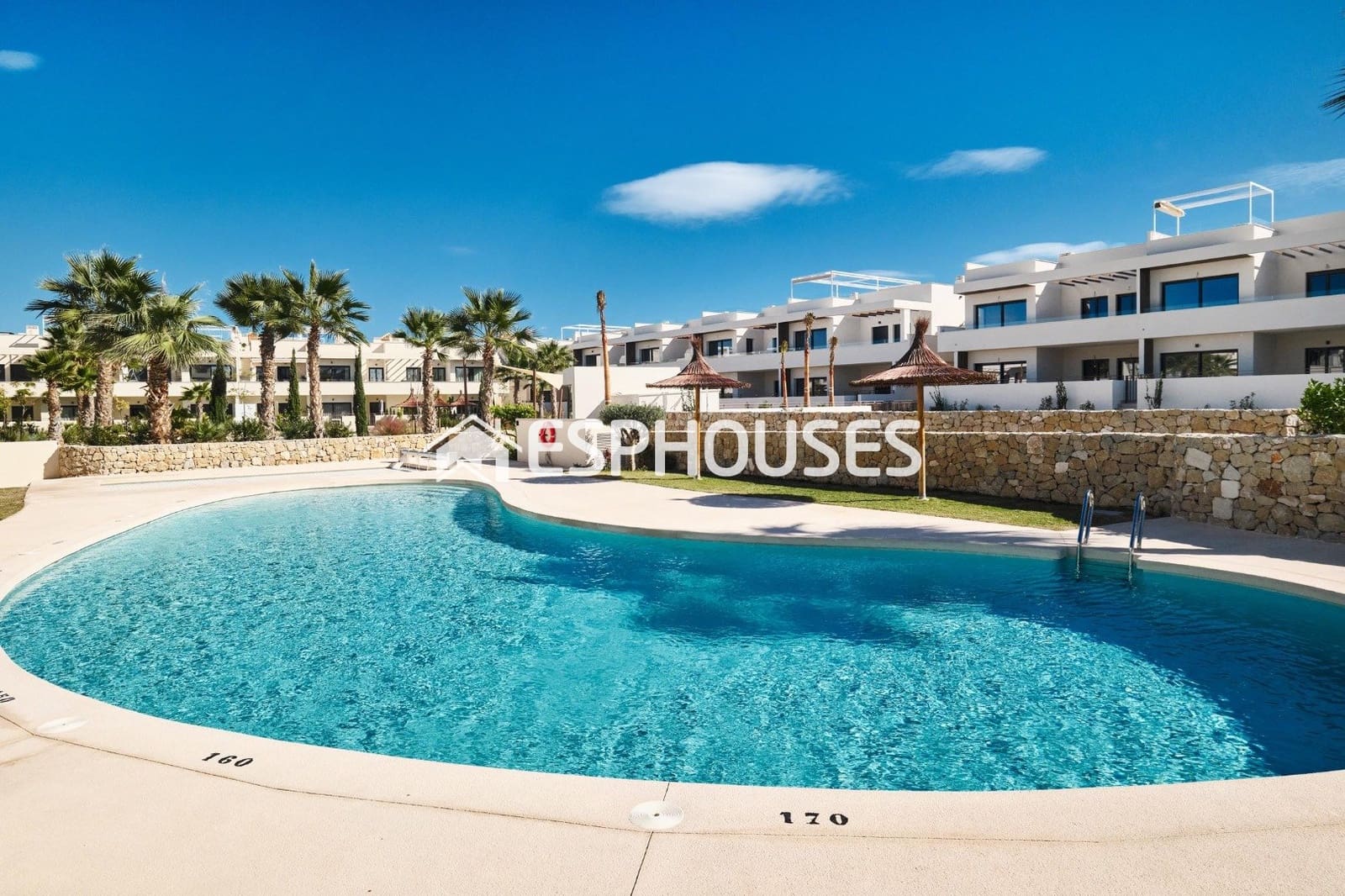 2 soverom Bungalow til salgs i Torrevieja med svømmebasseng garasje - € 380 000 (Ref: 9812367)