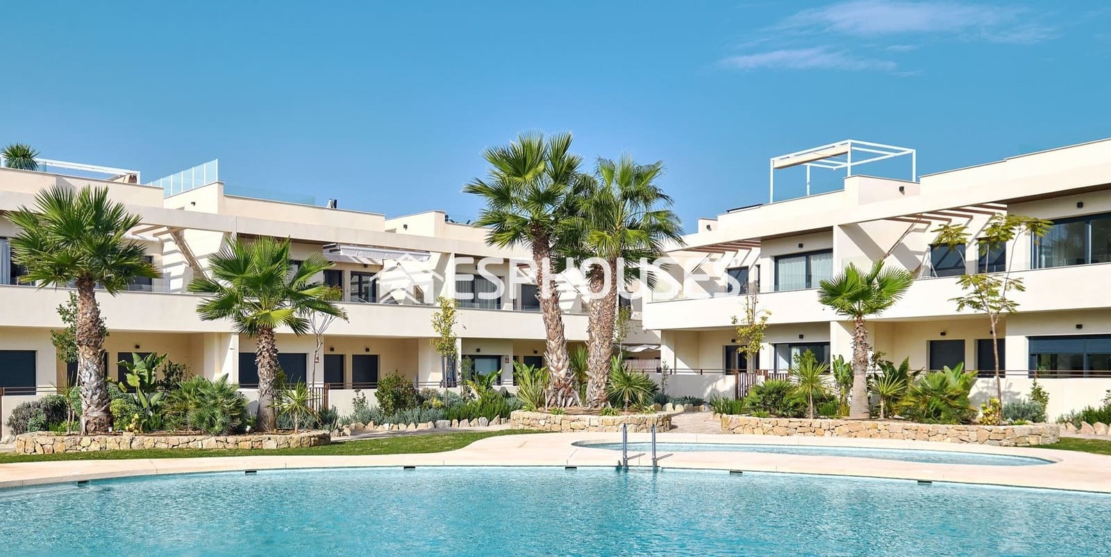 2 soverom Bungalow til salgs i Torrevieja med svømmebasseng garasje - € 380 000 (Ref: 9812367)