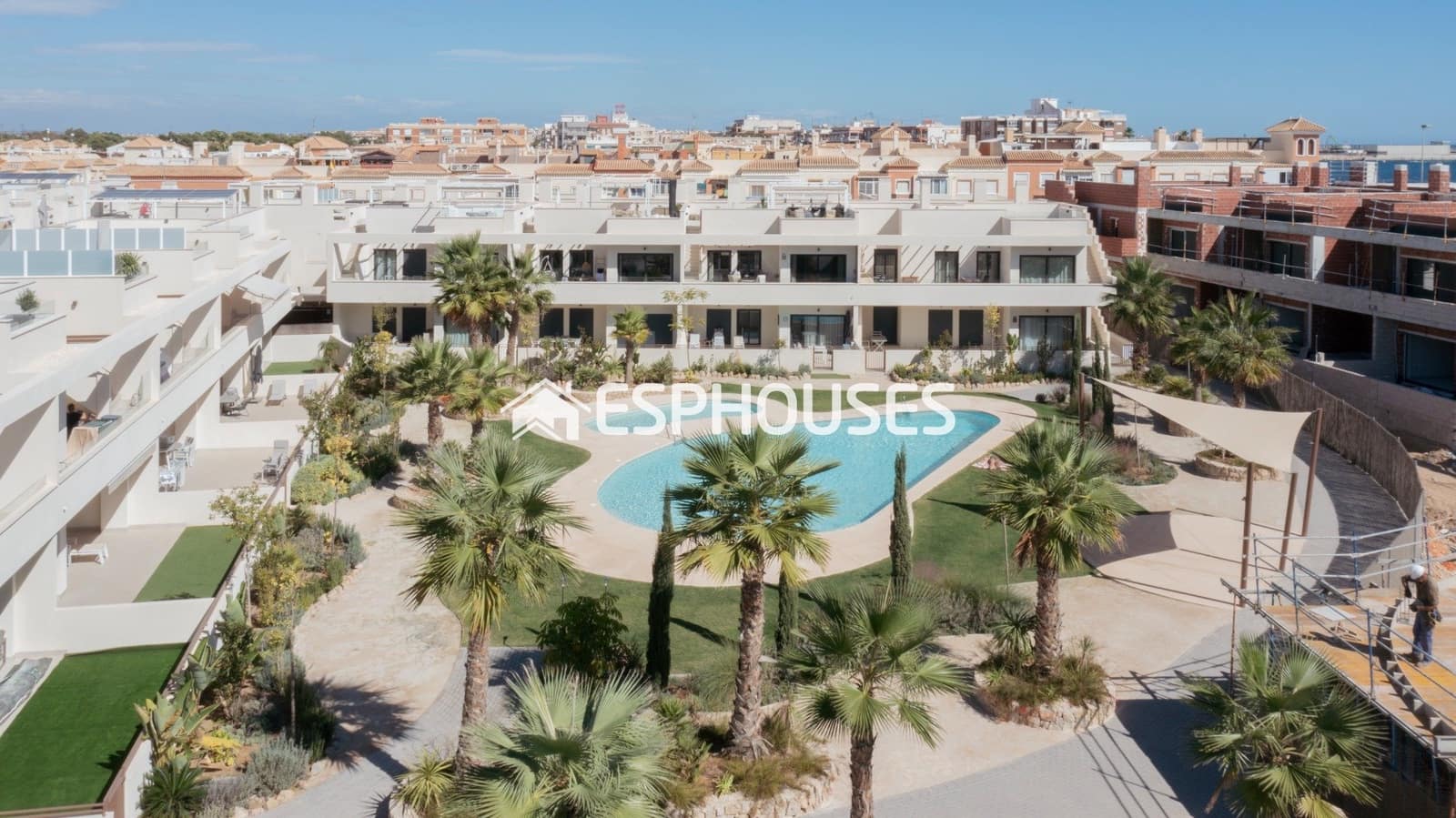 2 soverom Bungalow til salgs i Torrevieja med svømmebasseng garasje - € 380 000 (Ref: 9812367)