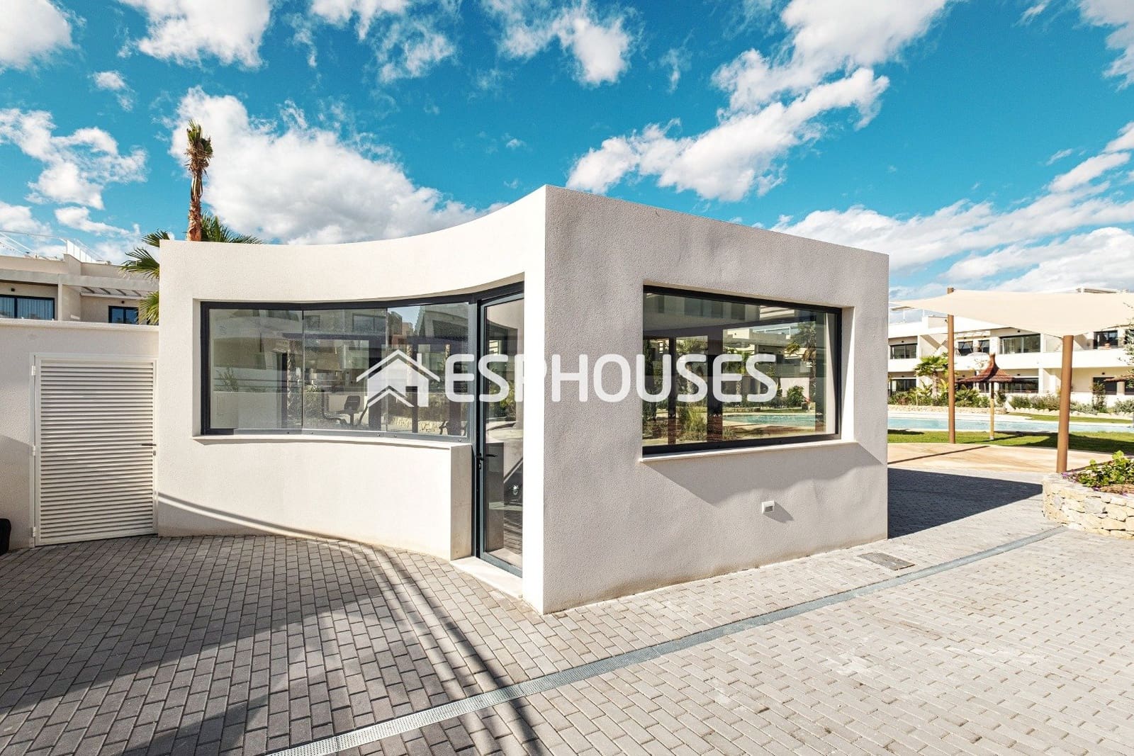 2 soverom Bungalow til salgs i Torrevieja med svømmebasseng garasje - € 380 000 (Ref: 9812367)