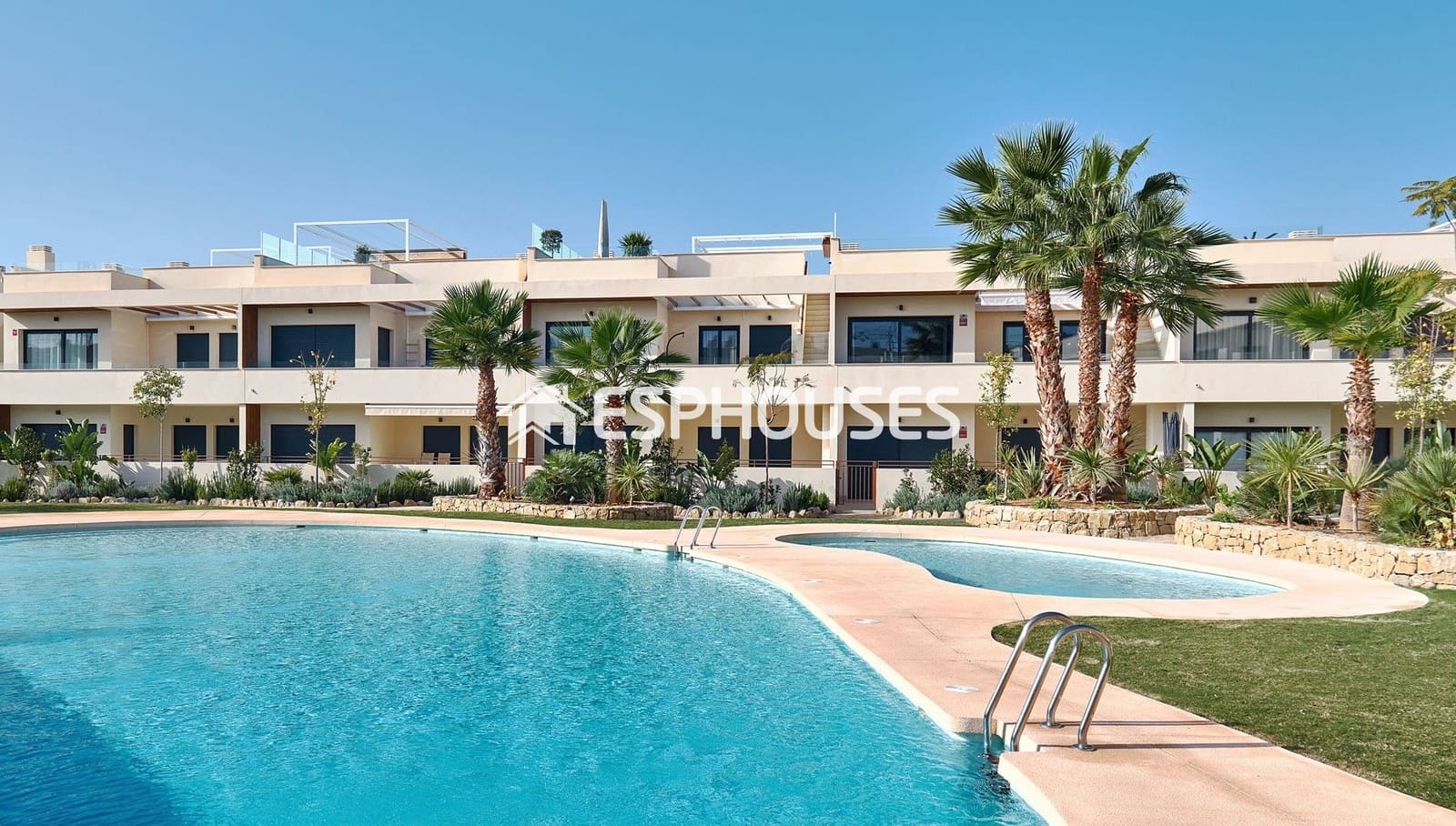 2 soverom Bungalow til salgs i Torrevieja med svømmebasseng garasje - € 380 000 (Ref: 9812367)