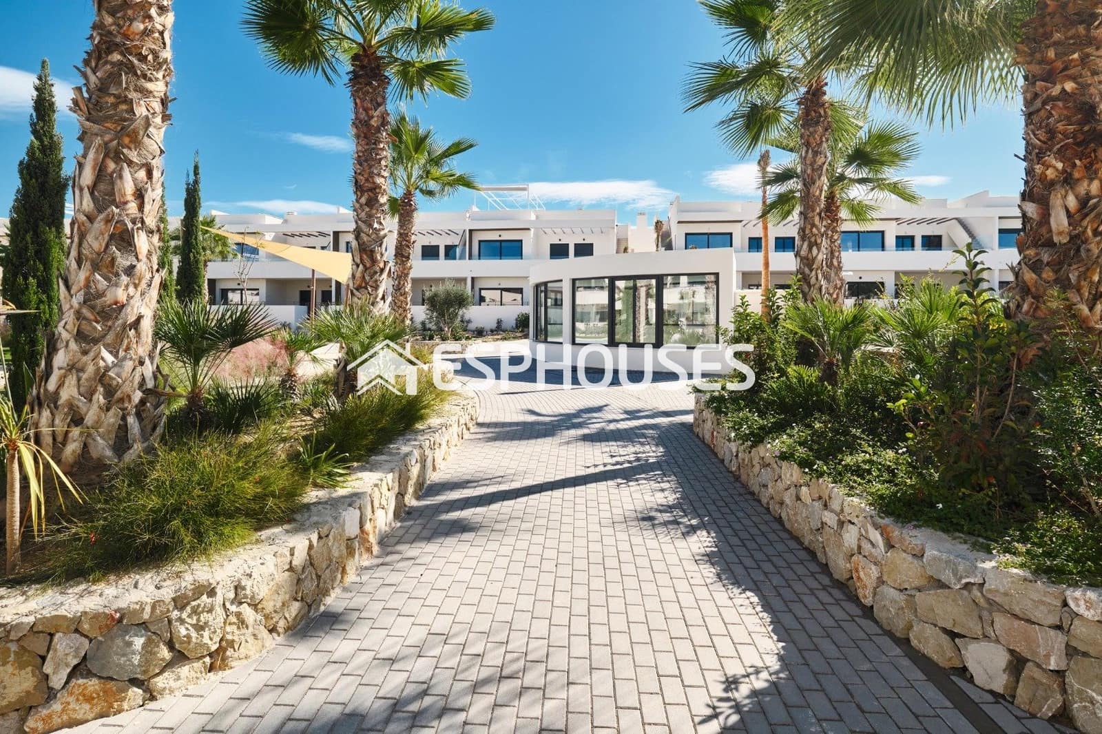 2 soverom Bungalow til salgs i Torrevieja med svømmebasseng garasje - € 380 000 (Ref: 9812367)