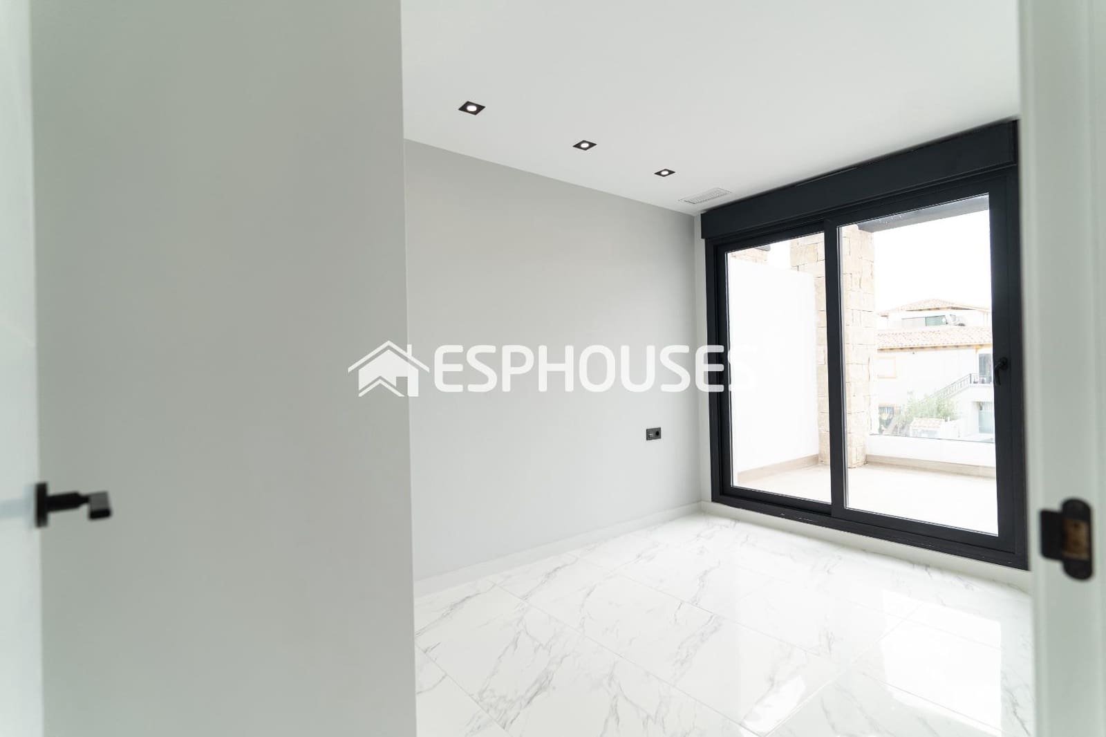 4 soveværelse Villa til salg i Orihuela Costa med swimmingpool garage - € 699.900 (Ref: 9846717)