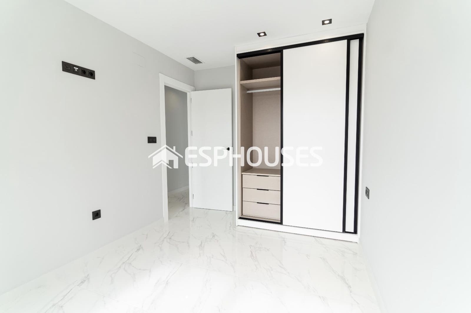 4 soveværelse Villa til salg i Orihuela Costa med swimmingpool garage - € 699.900 (Ref: 9846717)