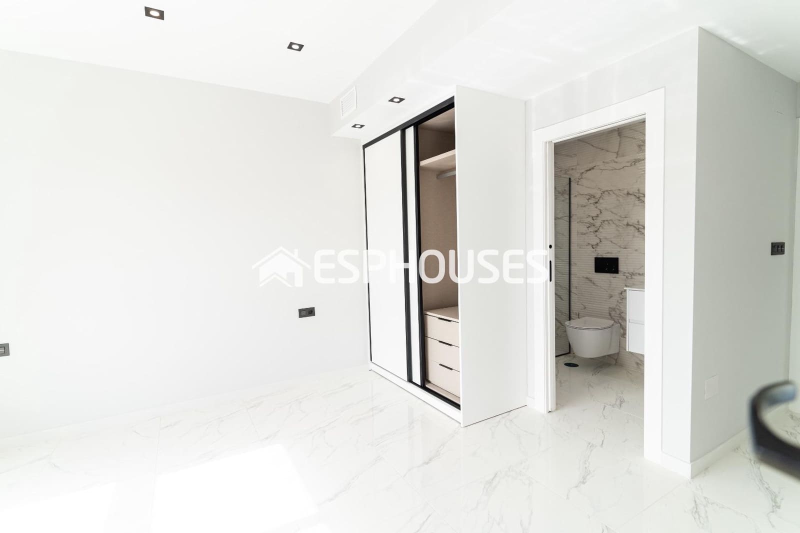 4 soveværelse Villa til salg i Orihuela Costa med swimmingpool garage - € 699.900 (Ref: 9846717)