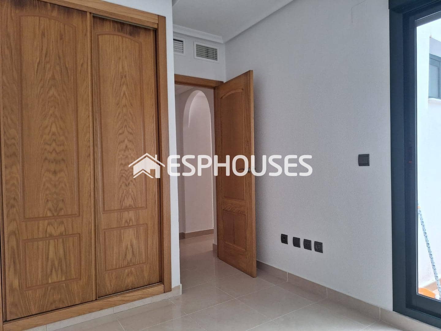 2 soveværelse Lejlighed til salg i Guardamar del Segura med garage - € 220.000 (Ref: 9846719)