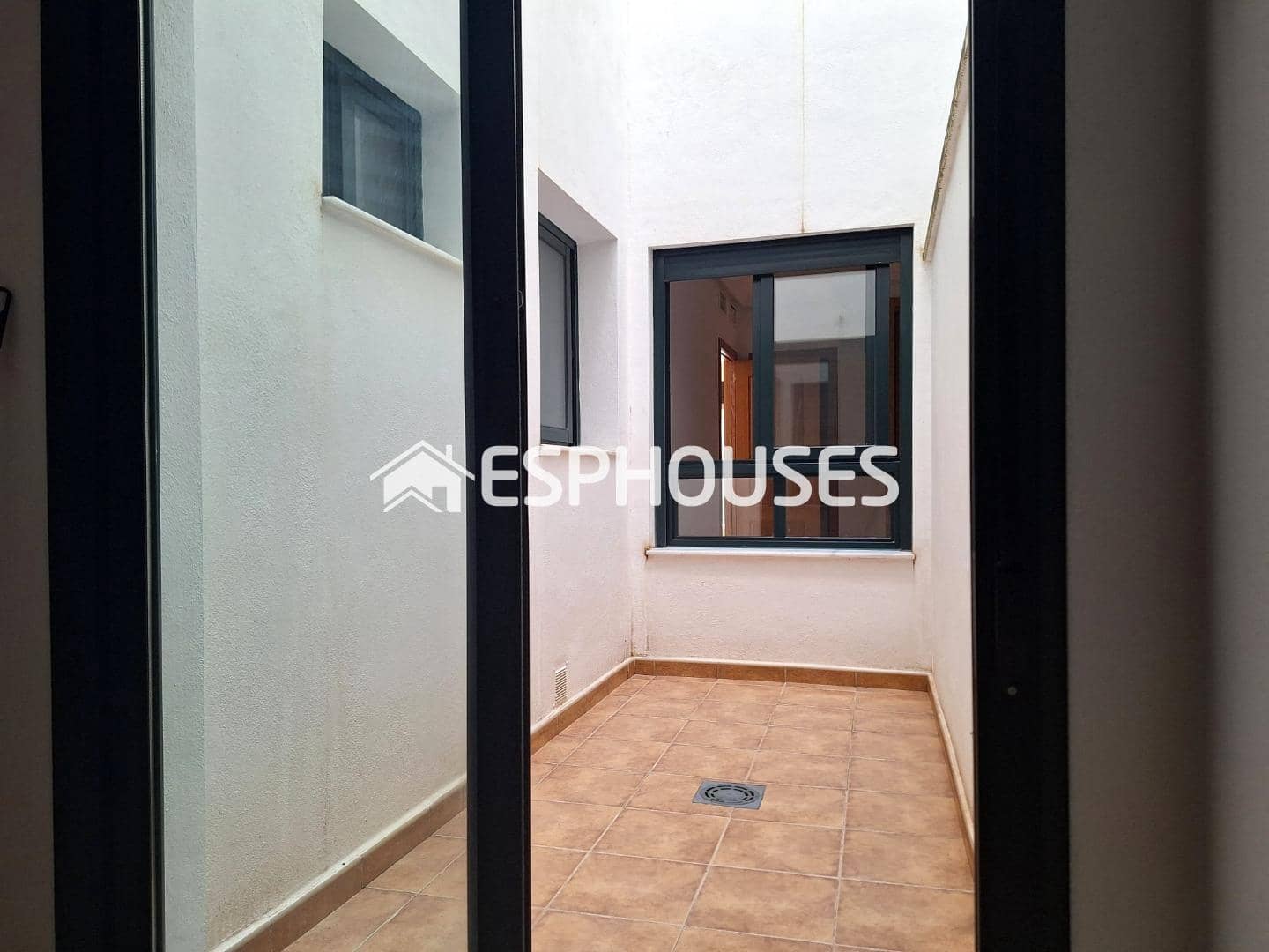 2 soveværelse Lejlighed til salg i Guardamar del Segura med garage - € 220.000 (Ref: 9846719)